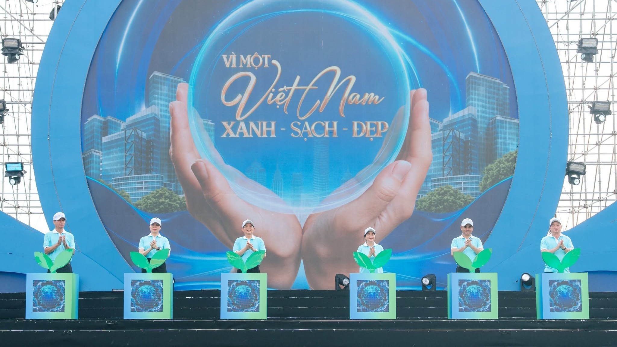 Phát động phong trào toàn dân chung tay bảo vệ môi trường, vì một Việt Nam xanh - sạch - đẹp