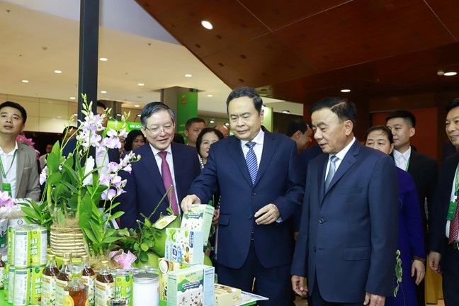 Khai mạc trọng thể Đại hội đại biểu toàn quốc Hội Nông dân Việt Nam lần thứ IX Khai mạc trọng thể Đại hội đại biểu toàn quốc Hội Nông dân Việt Nam lần thứ IX