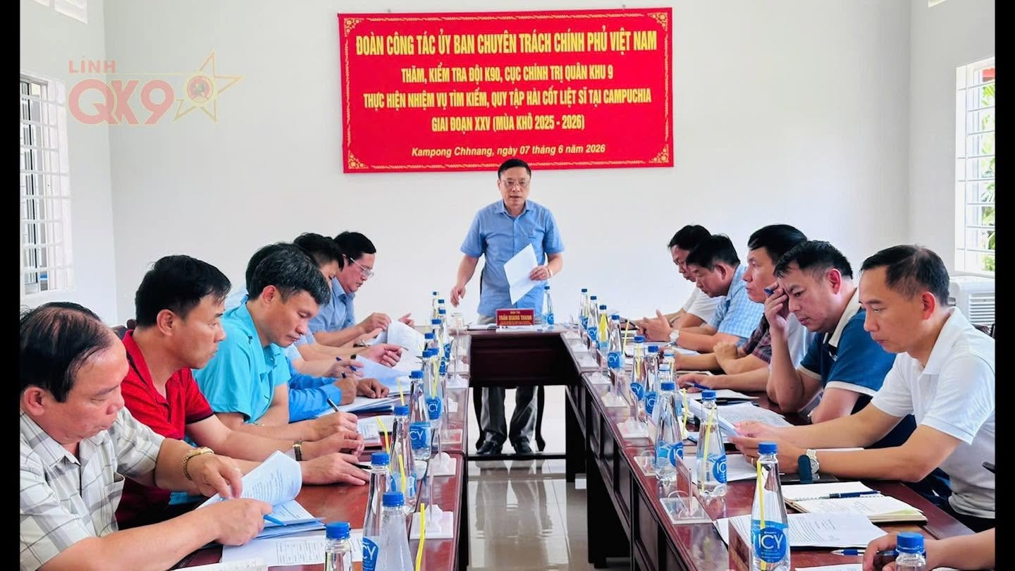 Phối hợp giải mã thông tin về mộ liệt sĩ quân tình nguyện và chuyên gia Việt Nam tại Campuchia Phối hợp giải mã thông tin về mộ liệt sĩ quân tình nguyện và chuyên gia Việt Nam tại Campuchia