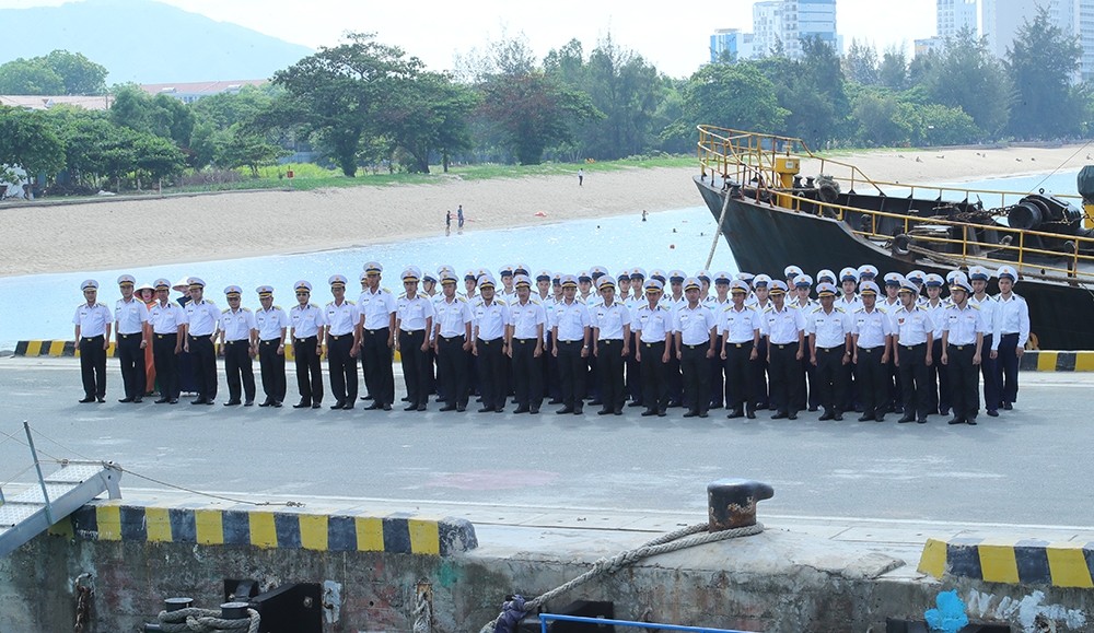 Song song với hoạt động đối ngoại quốc phòng, cán bộ, giảng viên và học viên trên Tàu buồm 286 - Lê Quý Đôn đã hoàn thành đầy đủ các nội dung huấn luyện thực hành đi biển đường dài. Song song với hoạt động đối ngoại quốc phòng, cán bộ, giảng viên và học viên trên Tàu buồm 286 - Lê Quý Đôn đã hoàn thành đầy đủ các nội dung huấn luyện thực hành đi biển đường dài.