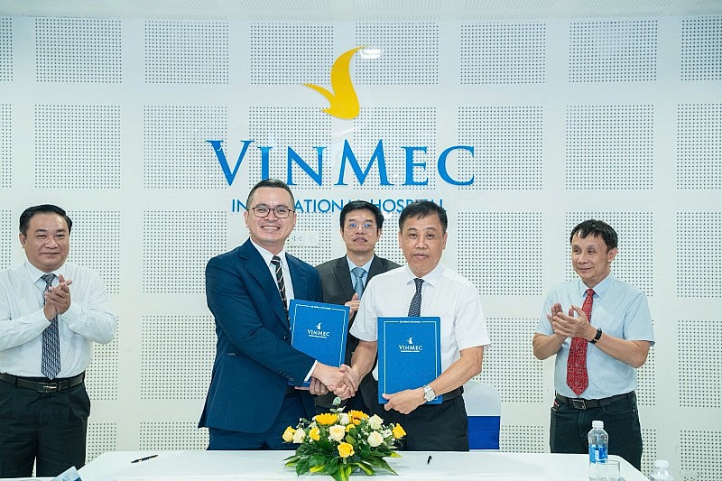Bệnh viện Trung ương Huế chuyển giao kỹ thuật ghép thận cho Vinmec Nha Trang, mở ra cơ hội điều trị chuyên sâu ngay tại địa phương Bệnh viện Trung ương Huế chuyển giao kỹ thuật ghép thận cho Vinmec Nha Trang, mở ra cơ hội điều trị chuyên sâu ngay tại địa phương