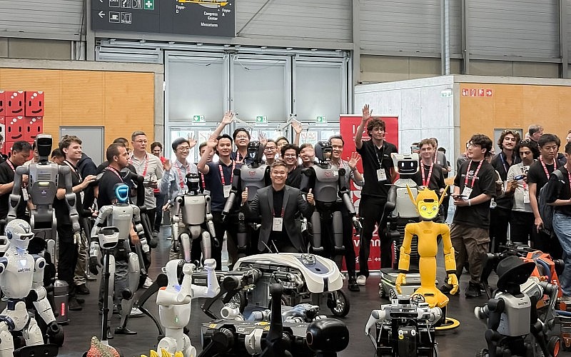 Người máy “Make in Vietnam” của VinRobotics tỏa sáng tại hai sân khấu công nghệ hàng đầu thế giới Người máy “Make in Vietnam” của VinRobotics tỏa sáng tại hai sân khấu công nghệ hàng đầu thế giới