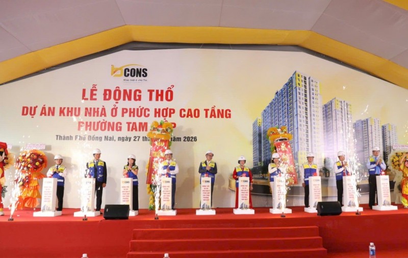 Các đại biểu nhấn nút điện tử động thổ thi công Dự án khu nhà ở phức hợp cao tầng phường Tam Hiệp. Các đại biểu nhấn nút điện tử động thổ thi công Dự án khu nhà ở phức hợp cao tầng phường Tam Hiệp.
