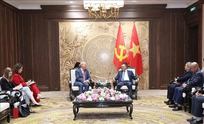Chủ nhiệm Uỷ ban Kiểm tra Trung ương Trần Sỹ Thanh tiếp Đại sứ Canada tại Việt Nam Jim Nickel. Ảnh: Phương Hoa/TTXVN
