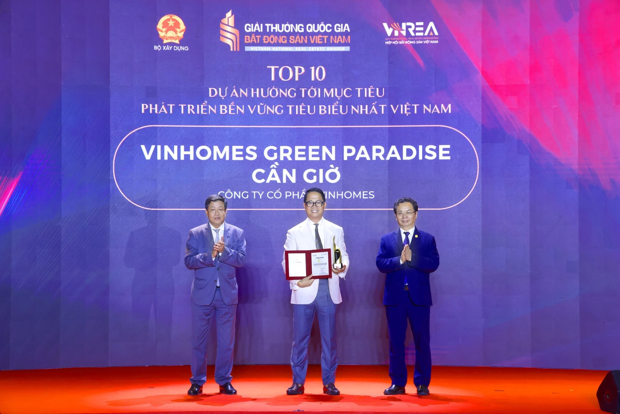 Vinhomes Green Paradise đạt giải thưởng Top 10 dự án hướng tới mục tiêu phát triển bền vững tiêu biểu nhất Việt Nam năm 2026.