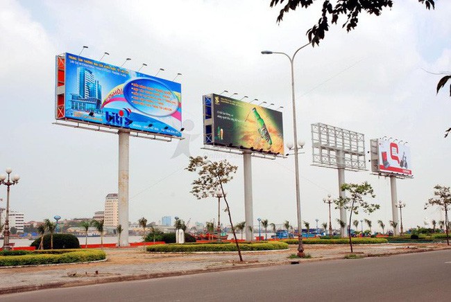Quảng cáo ngoài trời: Đẹp thôi chưa đủ, còn phải an toàn