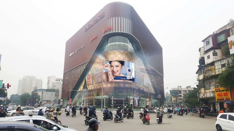 Quảng cáo ngoài trời: Đẹp thôi chưa đủ, còn phải an toàn