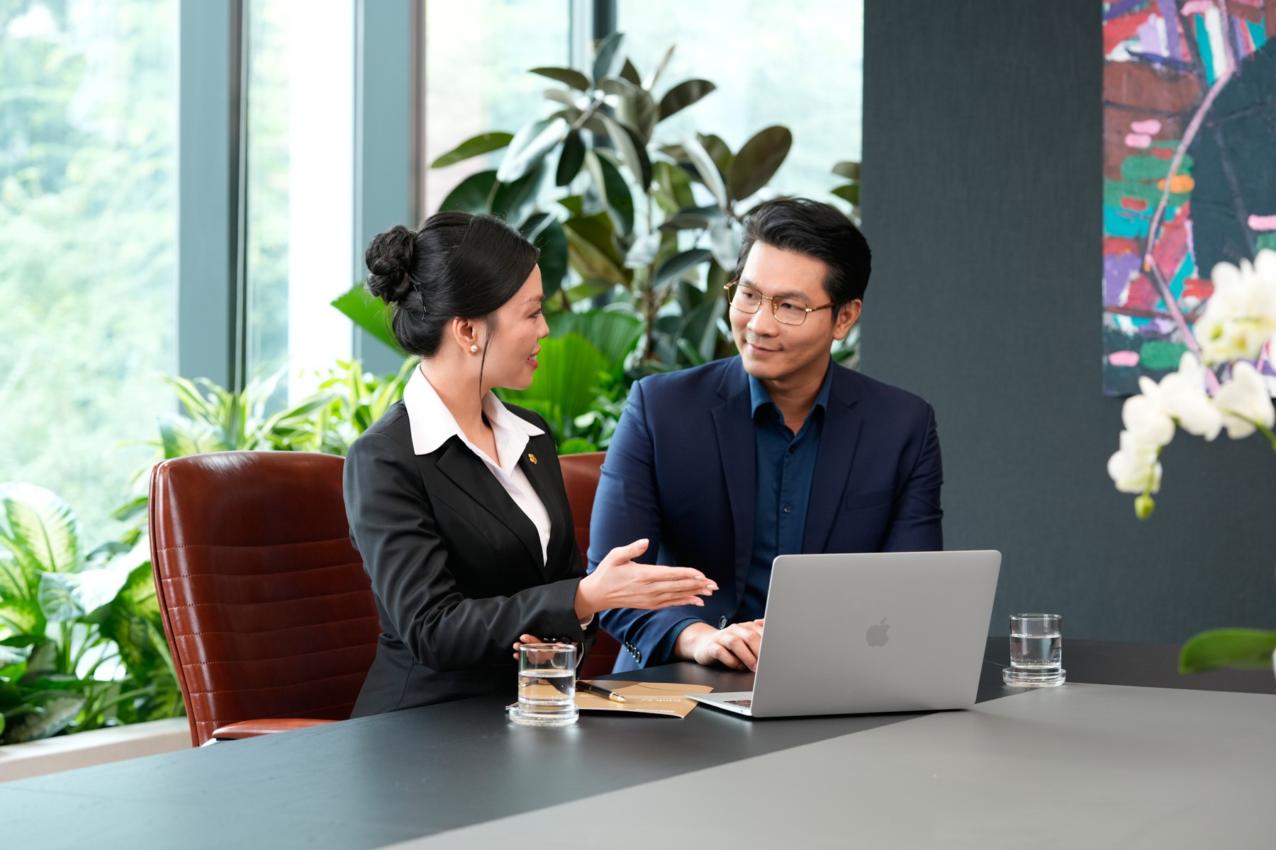Ảnh 3: Đội ngũ chuyên gia BIDV Private Banking trao đổi với khách hàng tại Chi nhánh Trung tâm Khách hàng Cá nhân Cao cấp Miền Nam Ảnh 3: Đội ngũ chuyên gia BIDV Private Banking trao đổi với khách hàng tại Chi nhánh Trung tâm Khách hàng Cá nhân Cao cấp Miền Nam