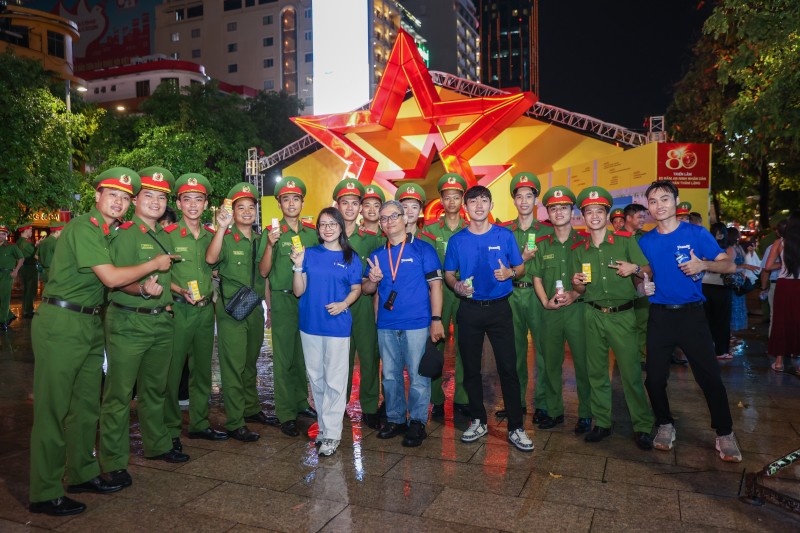 Diễn ra từ ngày 11-13/06/2026, chuỗi sự kiện Gala “Tổ quốc bình yên” do Bộ Công an phối hợp với UBND TP.HCM tổ chức tại phố đi bộ Nguyễn Huệ (phường Sài Gòn, TP.HCM). Hướng tới kỷ niệm 80 năm Ngày truyền thống lực lượng An ninh nhân dân (12/07/1946 – 12/07/2026), chuỗi sự kiện được tổ chức nhằm tri ân những cuộc đấu trí thầm lặng, những cống hiến quên mình vì sự bình yên của dân tộc.