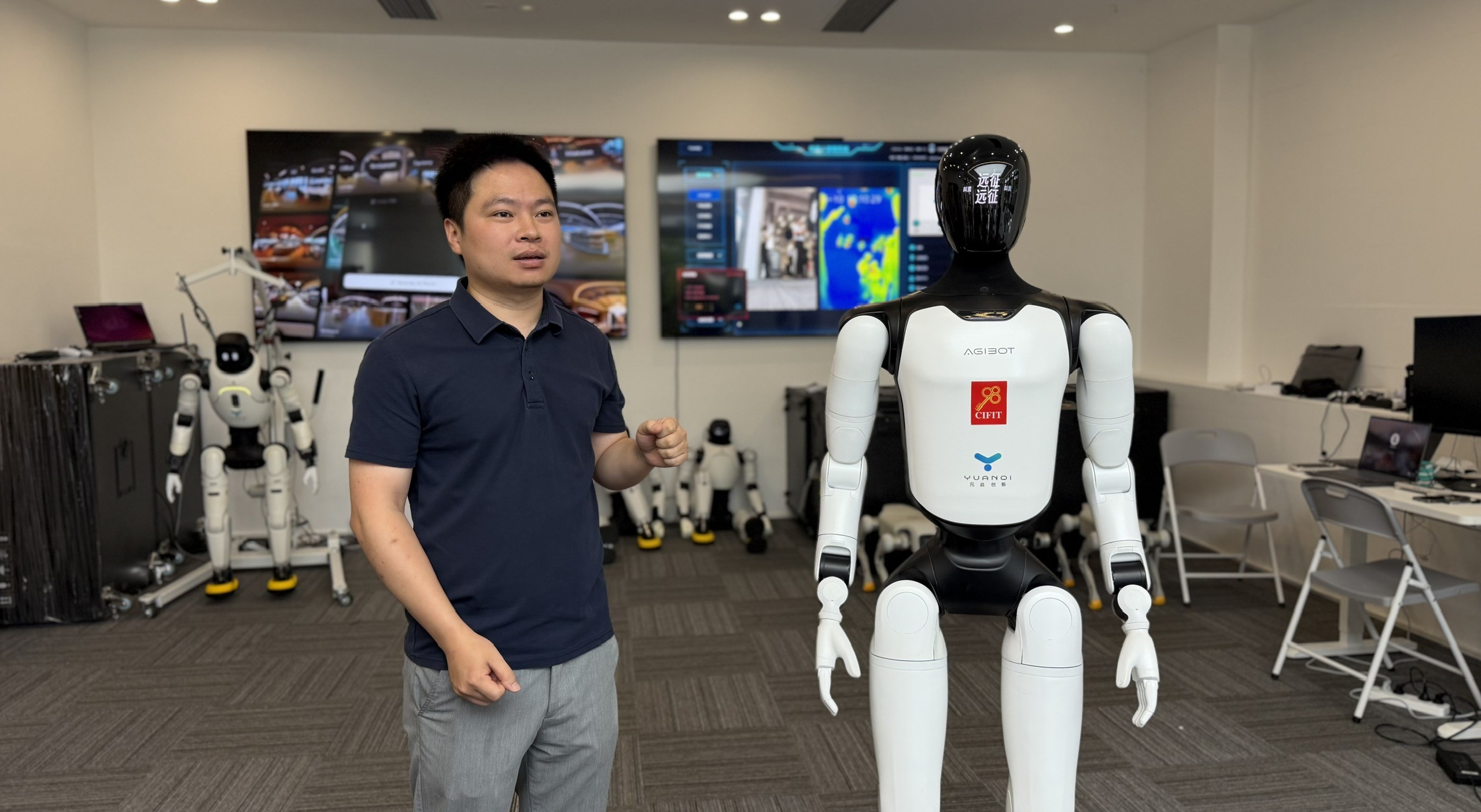 Người sáng lập kiêm Giám đốc vận hành (COO) Công ty TNHH Robot Nguyên Khởi Sáng Tạo (Hạ Môn) Ngô Tiểu Hàng Người sáng lập kiêm Giám đốc vận hành (COO) Công ty TNHH Robot Nguyên Khởi Sáng Tạo (Hạ Môn) Ngô Tiểu Hàng