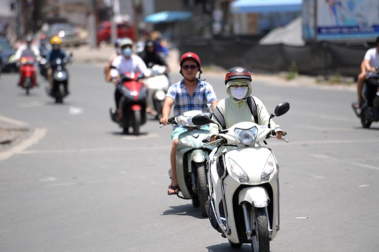 Thời tiết hôm nay (ngày 15/6): Bắc Bộ ngày nắng, chiều tối có mưa giông Thời tiết hôm nay (ngày 15/6): Bắc Bộ ngày nắng, chiều tối có mưa giông