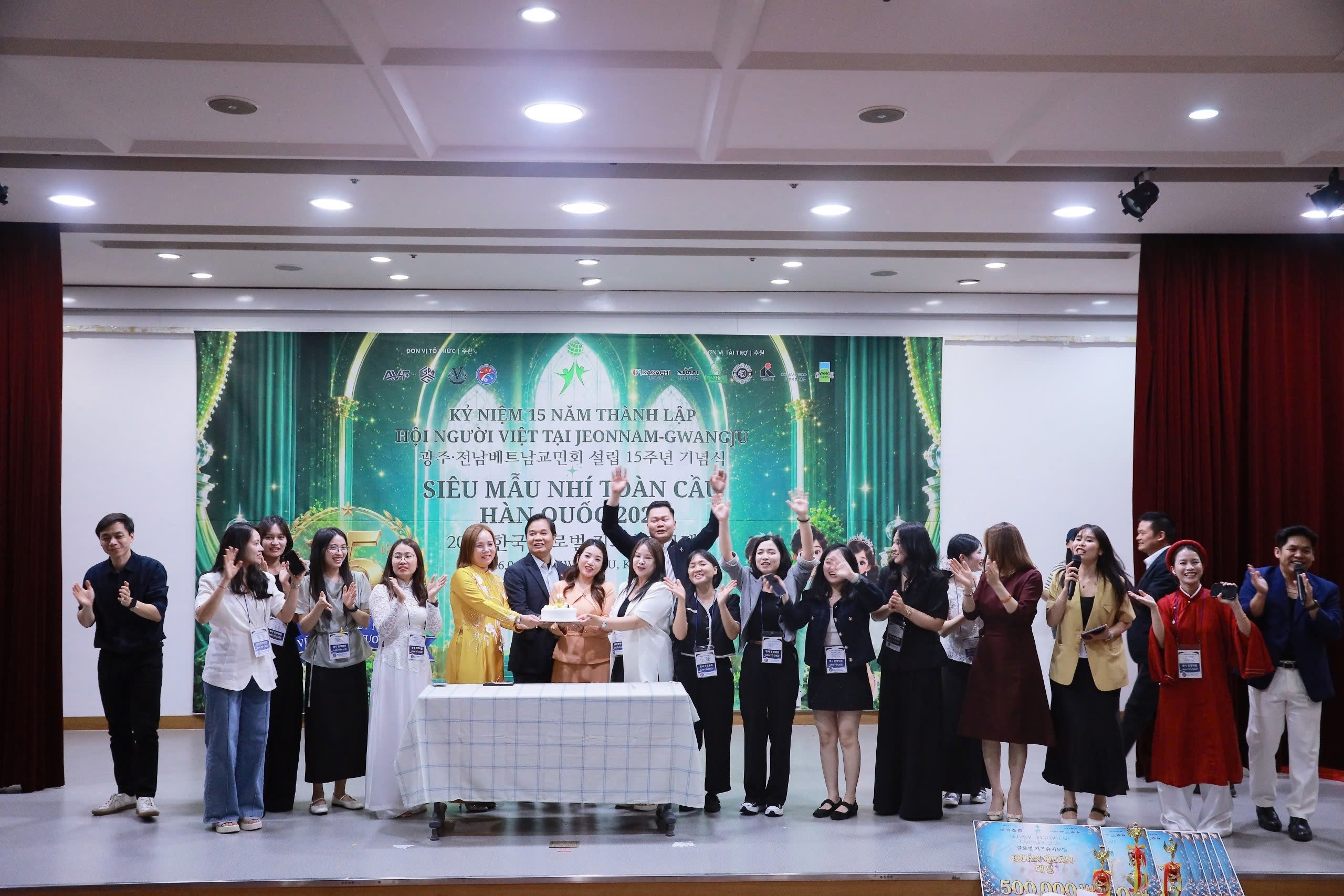 Hội Người Việt Nam tại Jeonnam – Gwangju (Hàn Quốc) kỉ niệm 15 năm thành lập Hội Người Việt Nam tại Jeonnam – Gwangju (Hàn Quốc) kỉ niệm 15 năm thành lập