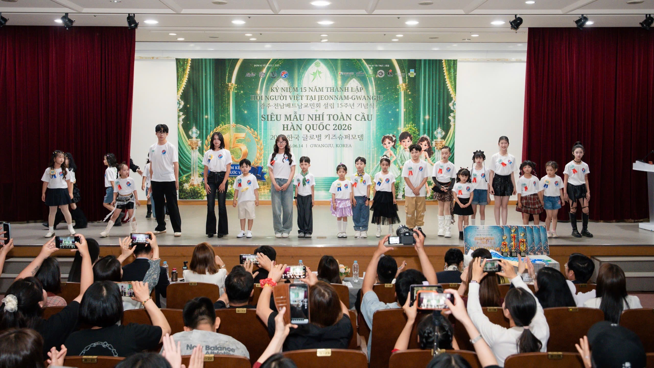 Hội Người Việt Nam tại Jeonnam – Gwangju (Hàn Quốc) kỉ niệm 15 năm thành lập Hội Người Việt Nam tại Jeonnam – Gwangju (Hàn Quốc) kỉ niệm 15 năm thành lập