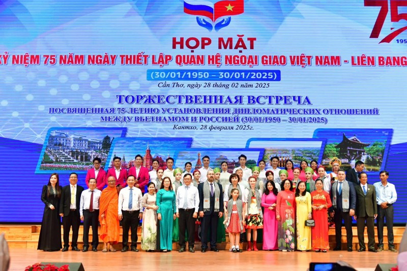 Dấu ấn 35 năm - Cầu nối hữu nghị, hợp tác và phát triển.