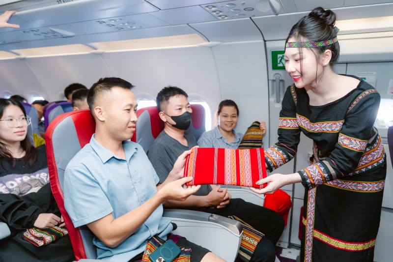 Mỗi chuyến bay là một hành trình trải nghiệm văn hóa bản địa của hành khách Mỗi chuyến bay là một hành trình trải nghiệm văn hóa bản địa của hành khách
