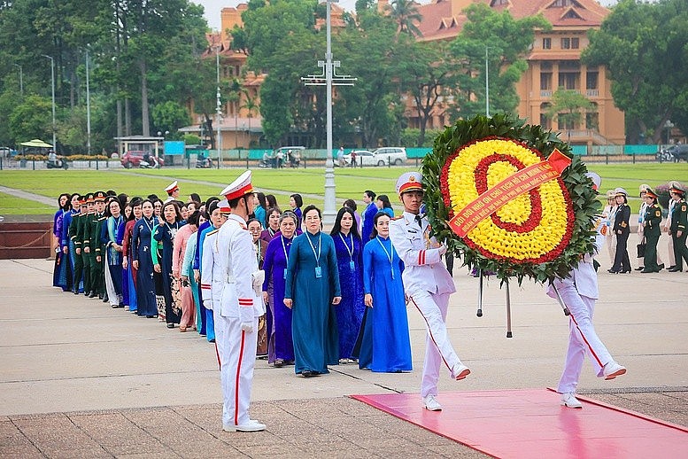 Hướng tới những quyết sách quan trọng, tạo động lực để phụ nữ phát triển Hướng tới những quyết sách quan trọng, tạo động lực để phụ nữ phát triển