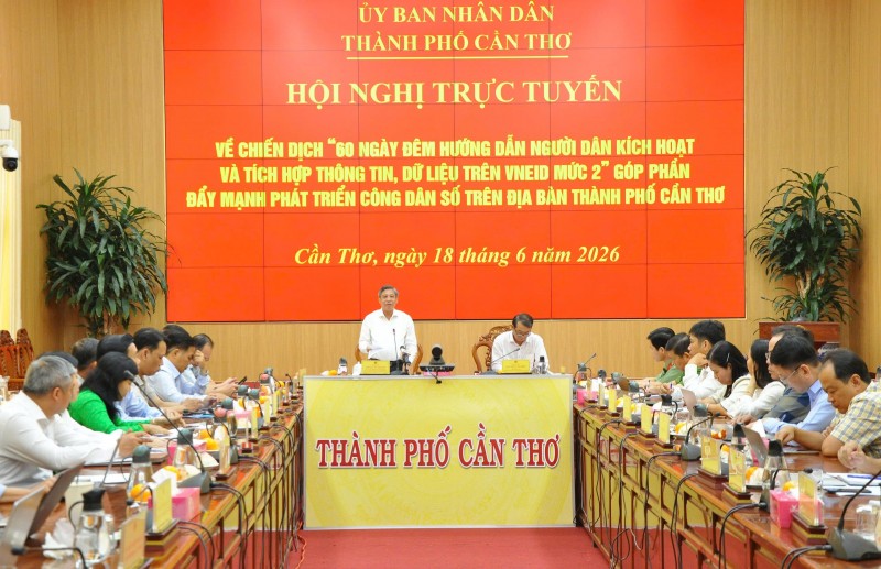 Cần Thơ đẩy nhanh chiến dịch 60 ngày đêm hướng dẫn người dân kích hoạt và tích hợp VNeID mức 2