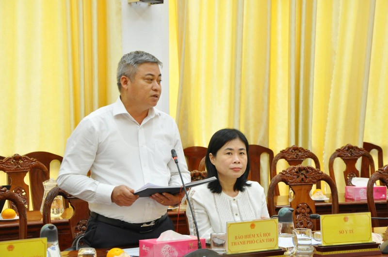 Cần Thơ đẩy nhanh chiến dịch 60 ngày đêm hướng dẫn người dân kích hoạt và tích hợp VNeID mức 2