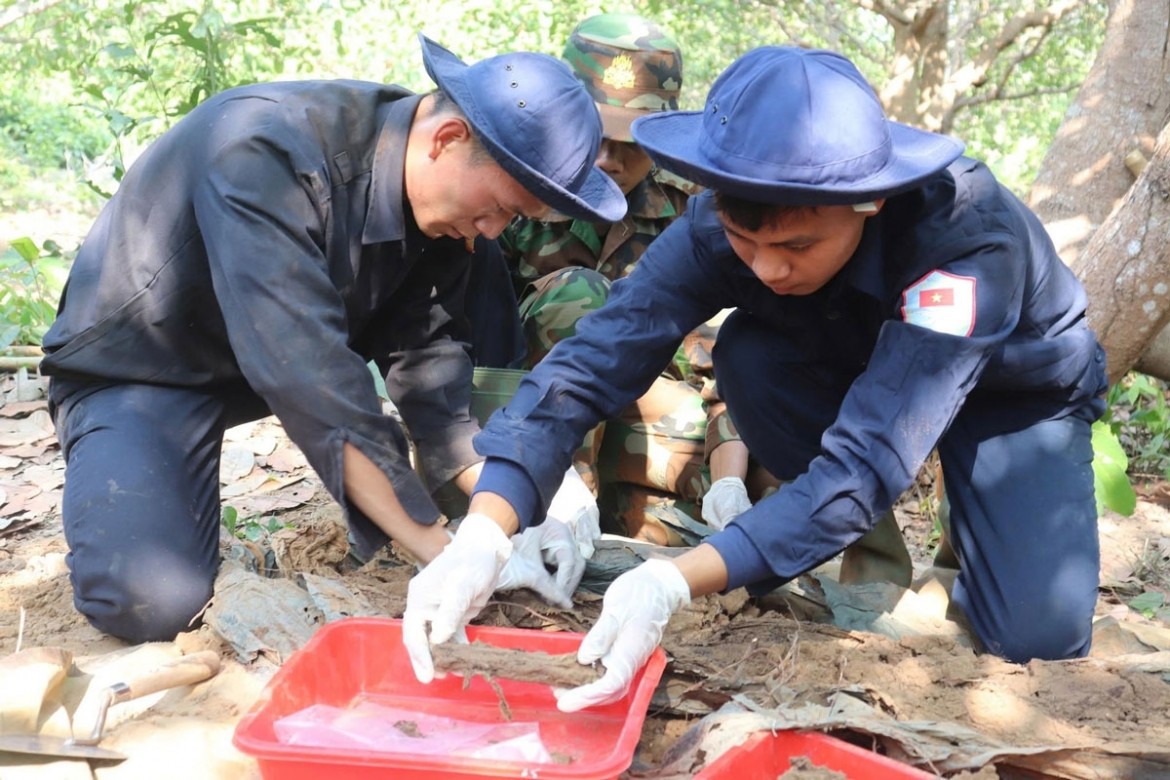 Hành trình tìm đồng đội giữa những cánh rừng Campuchia Hành trình tìm đồng đội giữa những cánh rừng Campuchia