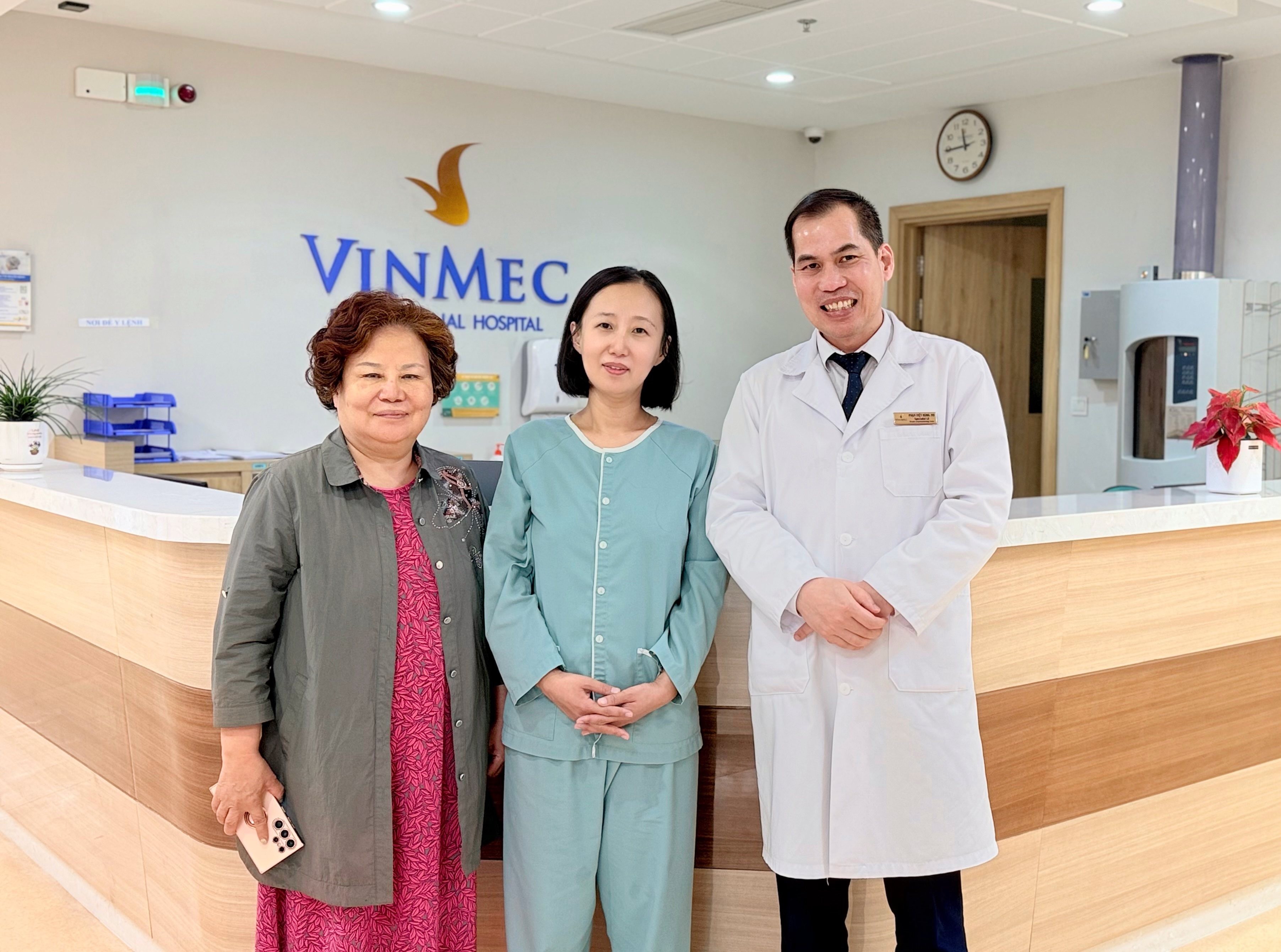 Ê-kíp bác sĩ Trung tâm Tiêu hoá Vinmec Hạ Long trong một ca can thiệp phức tạp.