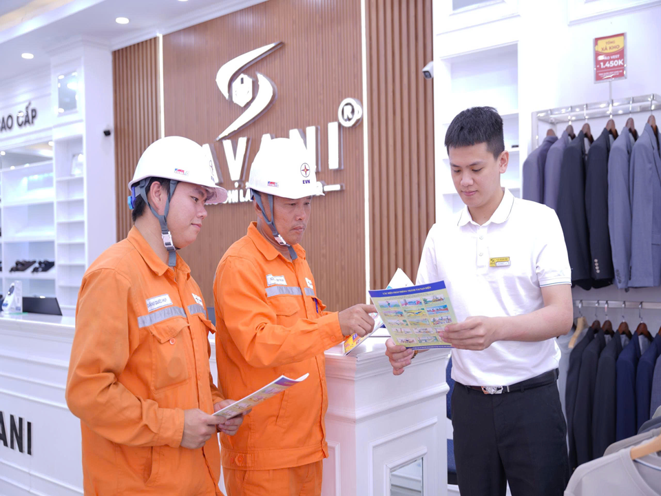 Tháng 5/2026: EVNNPC bảo đảm cung ứng điện an toàn, ổn định trước áp lực phụ tải tăng cao Tháng 5/2026: EVNNPC bảo đảm cung ứng điện an toàn, ổn định trước áp lực phụ tải tăng cao