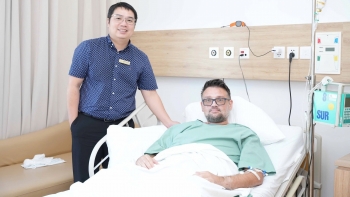 Bệnh nhân người Anh tránh nguy cơ mất chức năng cánh tay nhờ kỹ thuật thay khớp vai đảo ngược tại Vinmec Hải Phòng