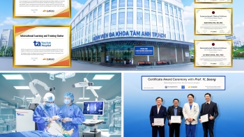 Bệnh viện đầu tiên tại Việt Nam đạt 3 chứng nhận quốc tế xuất sắc về phẫu thuật robot AI