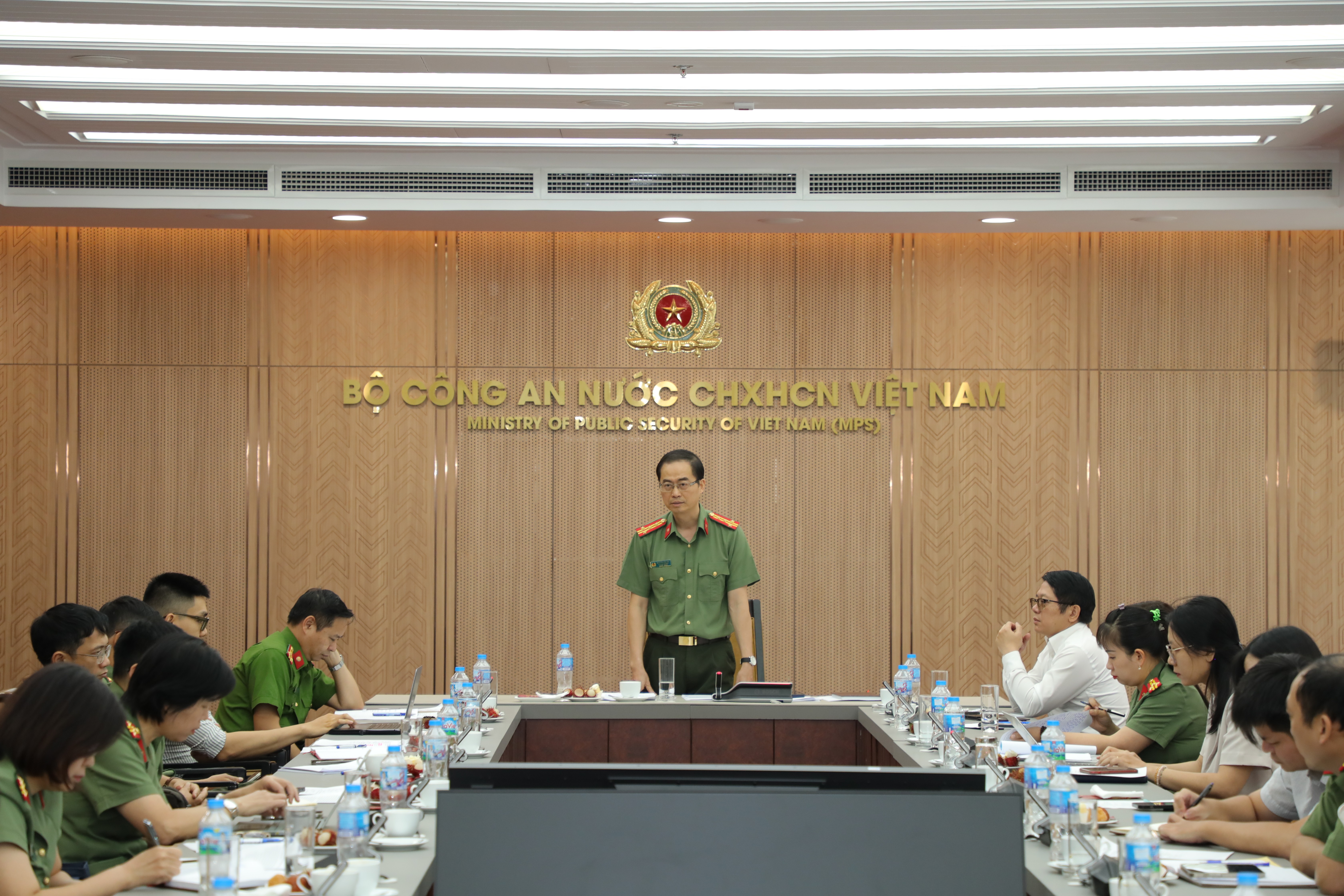 Đại tá Nguyễn Hoa Chi, Phó Cục trưởng Cục Đối ngoại (Bộ Công an) phát biểu tại Tọa đàm. 