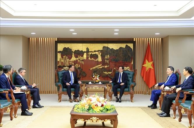 Phó Thủ tướng Hồ Quốc Dũng tiếp lãnh đạo Tập đoàn Công nghệ và Bán dẫn Cohernet (Hoa Kỳ). Ảnh: Tuấn Anh/TTXVN Phó Thủ tướng Hồ Quốc Dũng tiếp lãnh đạo Tập đoàn Công nghệ và Bán dẫn Cohernet (Hoa Kỳ). Ảnh: Tuấn Anh/TTXVN