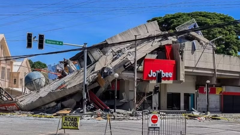 Một tòa nhà bị phá hủy sau trận động đất tại Philippines, ngày 8/6/2026. (Ảnh minh họa. THX) Một tòa nhà bị phá hủy sau trận động đất tại Philippines, ngày 8/6/2026. (Ảnh minh họa. THX)