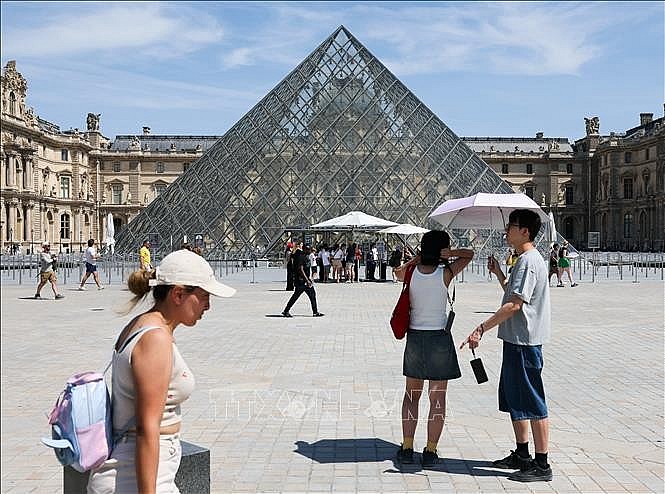 Châu Âu đối mặt với nắng nóng lịch sử, hơn 1.000 người tử vong Châu Âu đối mặt với nắng nóng lịch sử, hơn 1.000 người tử vong