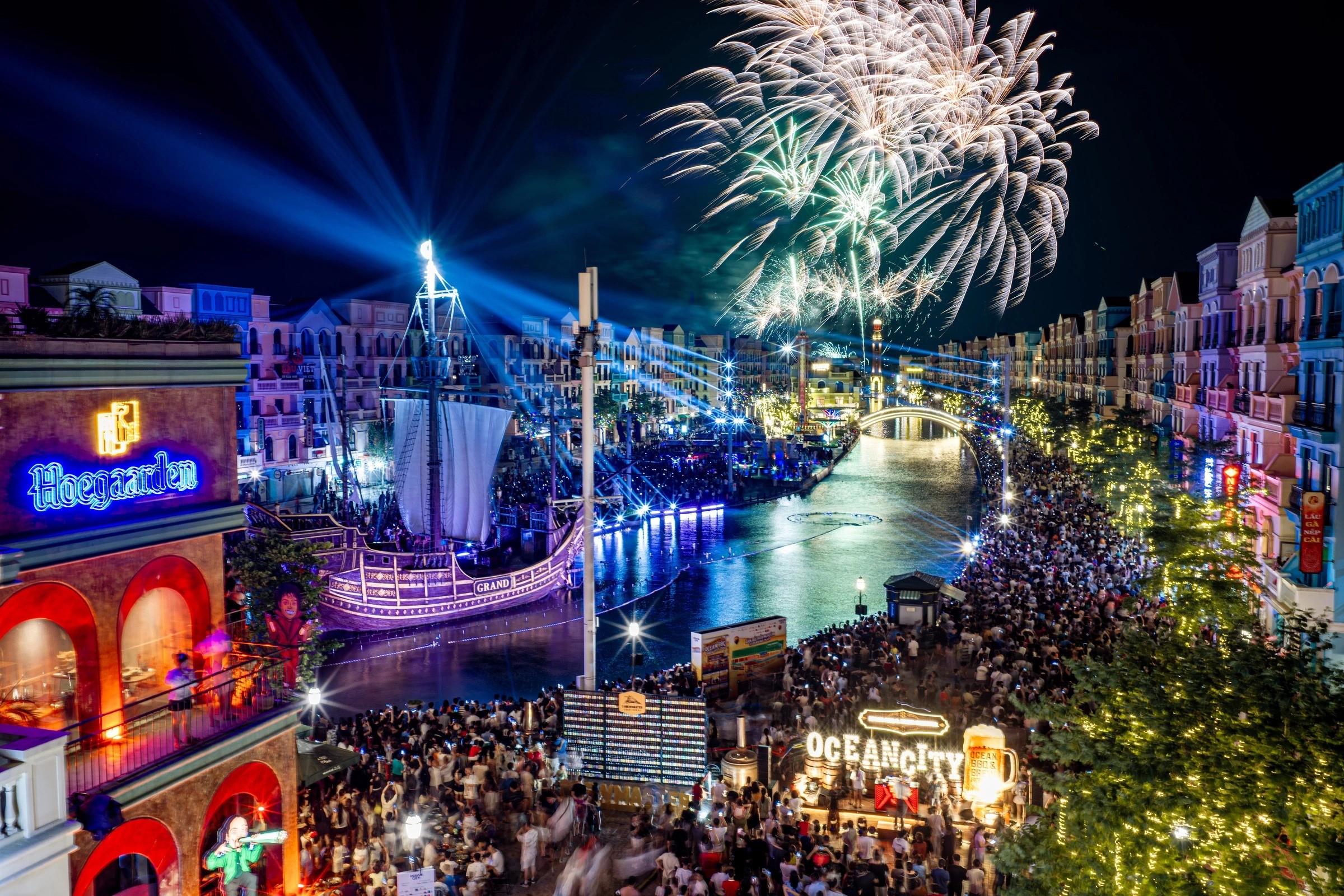 Pháo hoa rực rỡ khép lại đêm khai màn, mở đầu chuỗi 5 cuối tuần sôi động tại Ocean City. Pháo hoa rực rỡ khép lại đêm khai màn, mở đầu chuỗi 5 cuối tuần sôi động tại Ocean City.