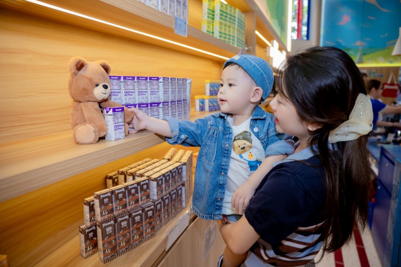 (Ảnh 3A hoặc Ảnh 3B): Lấy cảm hứng từ các dưỡng chất được tìm thấy trong sữa mẹ, Vinamilk Optimum A2 Pro+ chiến thắng hạng mục Sữa tốt nhất dành cho trẻ em (Ảnh: VN).