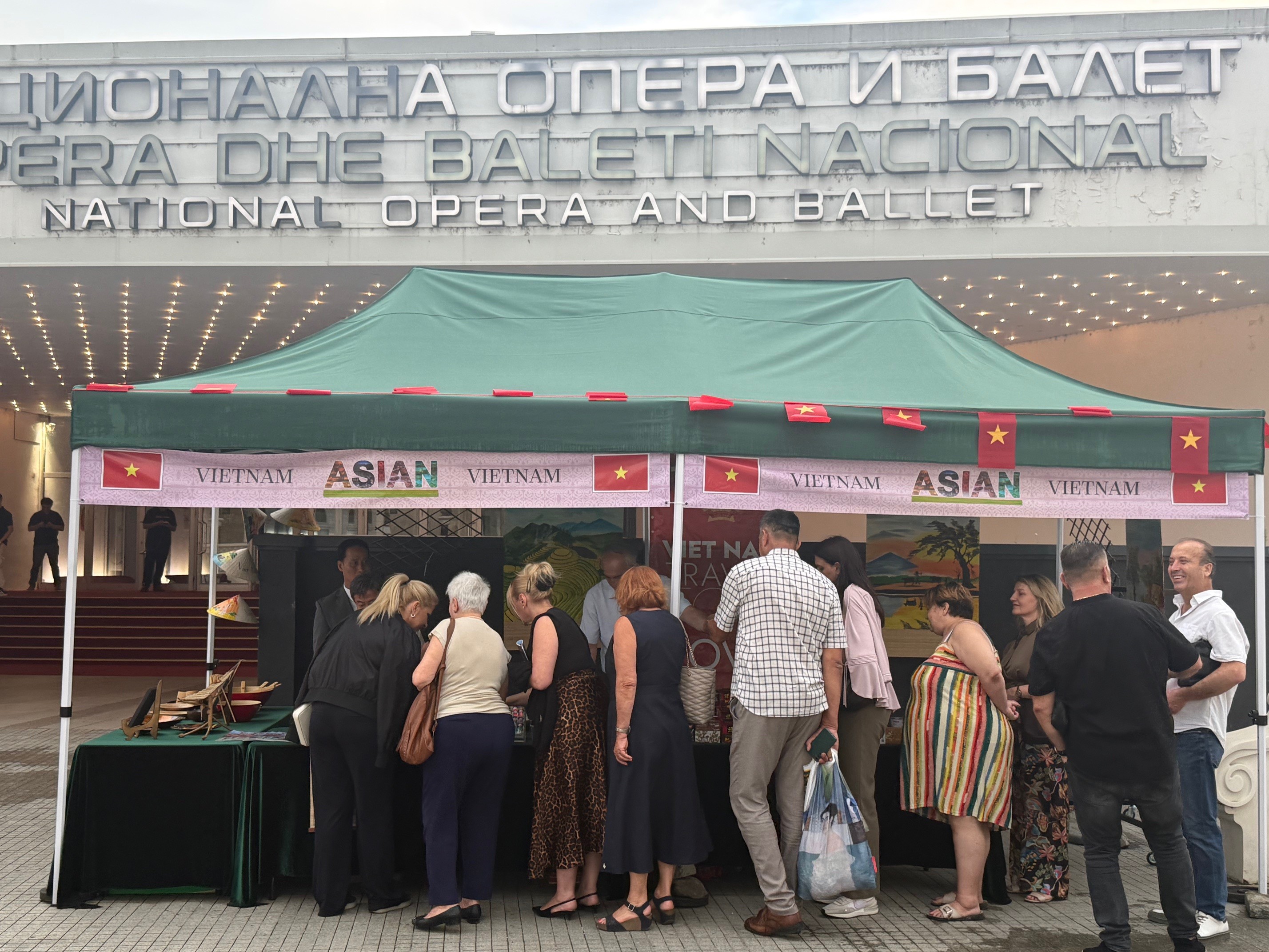 Giới thiệu một Việt Nam giàu truyền thống tới người dân Bắc Macedonia