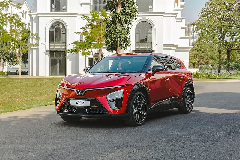 Chủ xe Việt “lụy” VF 7 vì thiết kế “ăn chơi”, nhìn là biết xe VinFast Chủ xe Việt “lụy” VF 7 vì thiết kế “ăn chơi”, nhìn là biết xe VinFast