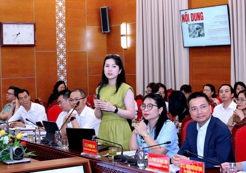 Nhà khoa học, chuyên gia về hội nhập quốc tế có thể được hỗ trợ hàng tháng bằng 300% mức lương. (Ảnh minh họa: TTXVN)