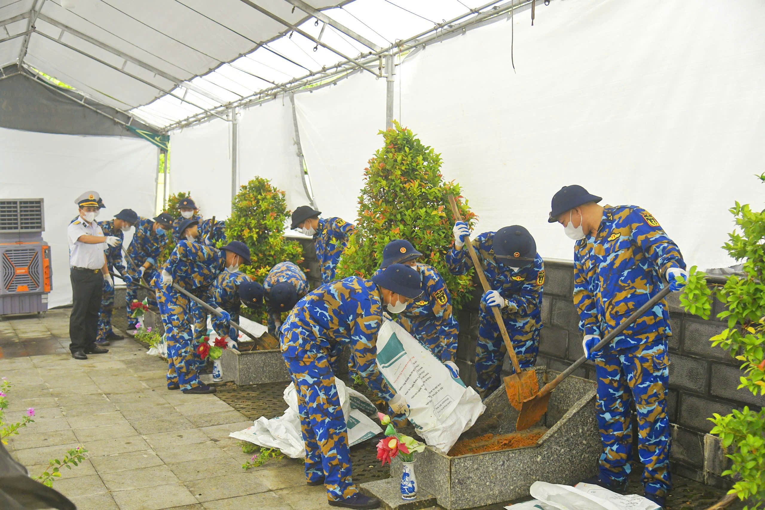 Lữ đoàn 169 tham gia lấy mẫu hài cốt liệt sĩ phục vụ giám định ADN tại Đặc khu Vân Đồn Lữ đoàn 169 tham gia lấy mẫu hài cốt liệt sĩ phục vụ giám định ADN tại Đặc khu Vân Đồn