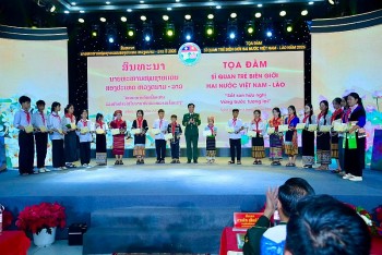 Bộ Quốc phòng trao tặng 100 suất học bổng cho học sinh nghèo khu vực biên giới Việt Nam