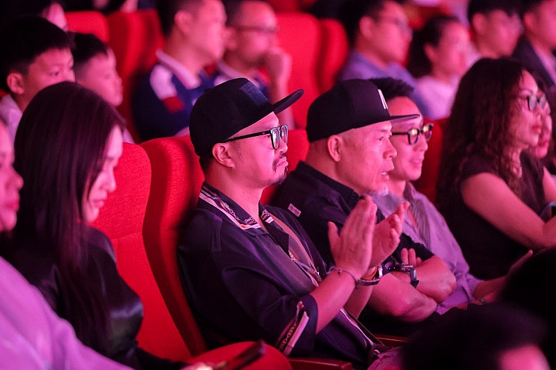 Giới chuyên môn trầm trồ với đại sử thi sân khấu đậm đặc chất Việt “Đất Nước Thiên Hùng Ca”