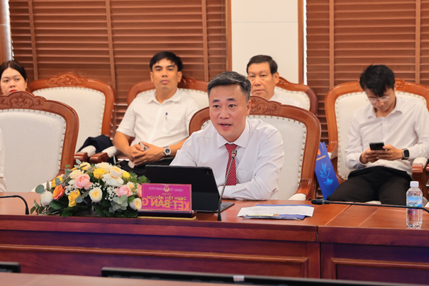 Ông Nguyễn Việt Hùng - Phó Bí thư Tỉnh ủy, Chủ tịch UBND tỉnh Khánh Hòa phát biểu tại buổi lễ Ông Nguyễn Việt Hùng - Phó Bí thư Tỉnh ủy, Chủ tịch UBND tỉnh Khánh Hòa phát biểu tại buổi lễ