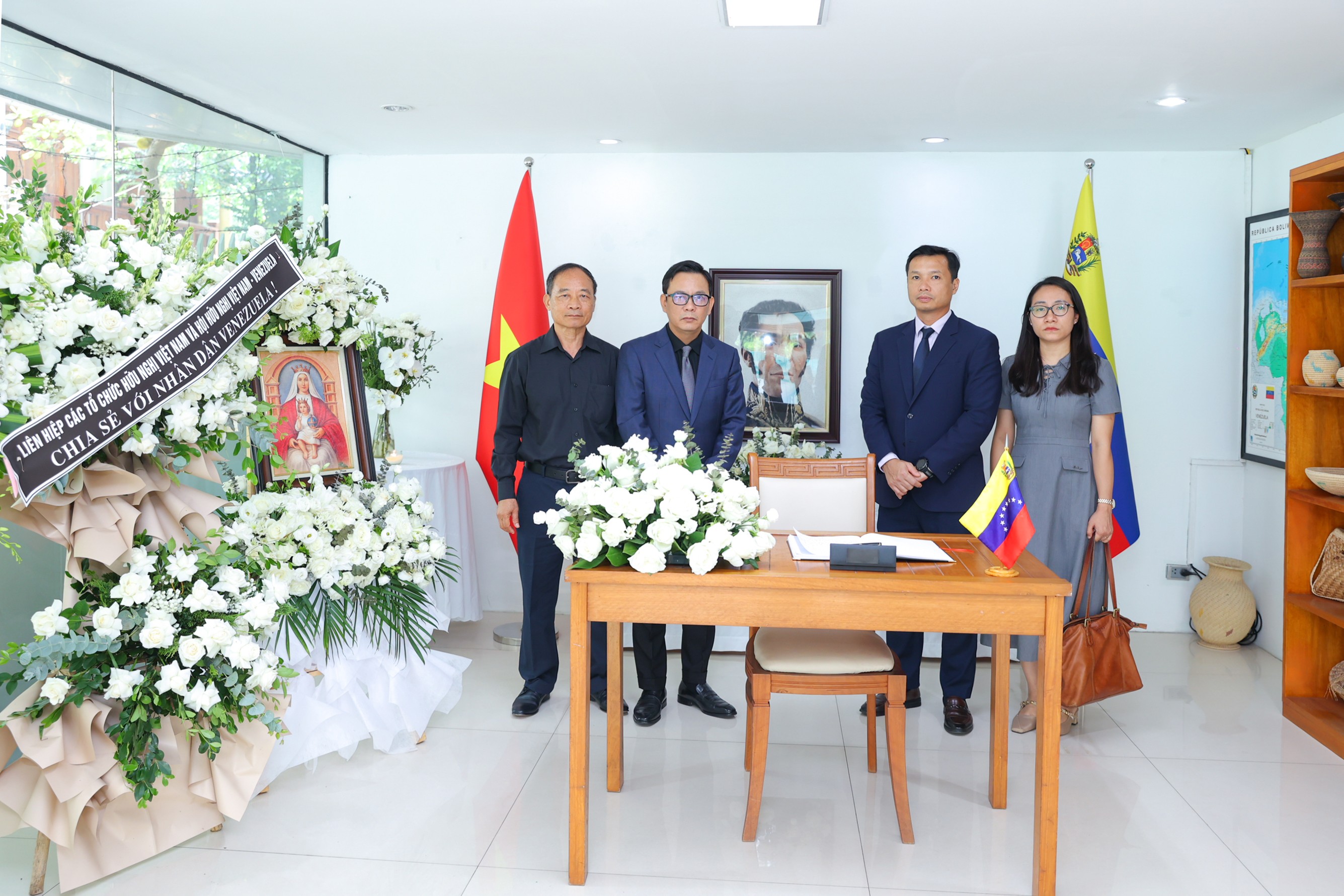 Liên hiệp các tổ chức hữu nghị Việt Nam, Hội hữu nghị Việt Nam - Venezuela tưởng niệm nạn nhân động đất Venezuela Liên hiệp các tổ chức hữu nghị Việt Nam, Hội hữu nghị Việt Nam - Venezuela tưởng niệm nạn nhân động đất Venezuela
