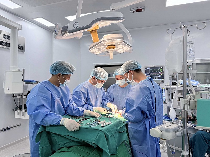 Vinmec Hạ Long giải cứu cụ bà 88 tuổi bị khối u giáp khổng lồ chèn ép đường thở suốt 18 năm Vinmec Hạ Long giải cứu cụ bà 88 tuổi bị khối u giáp khổng lồ chèn ép đường thở suốt 18 năm
