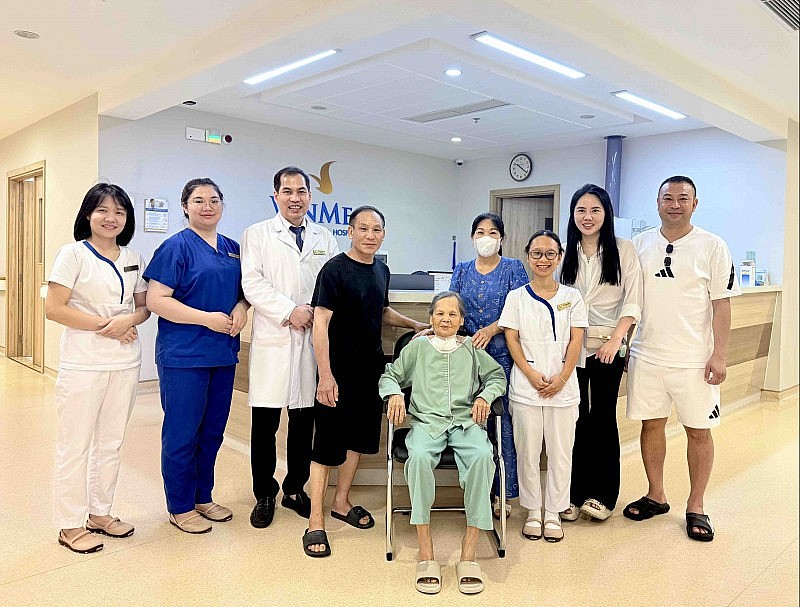 Vinmec Hạ Long giải cứu cụ bà 88 tuổi bị khối u giáp khổng lồ chèn ép đường thở suốt 18 năm Vinmec Hạ Long giải cứu cụ bà 88 tuổi bị khối u giáp khổng lồ chèn ép đường thở suốt 18 năm