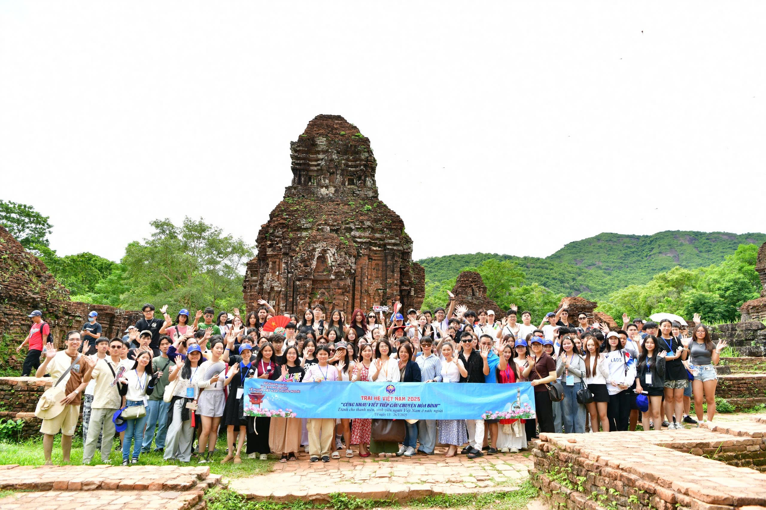 105 kiều bào trẻ tham gia Trại hè Việt Nam 2026