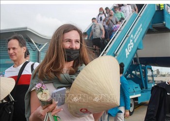 Khách Nga đến Việt Nam tăng gần gấp ba trong 6 tháng đầu năm