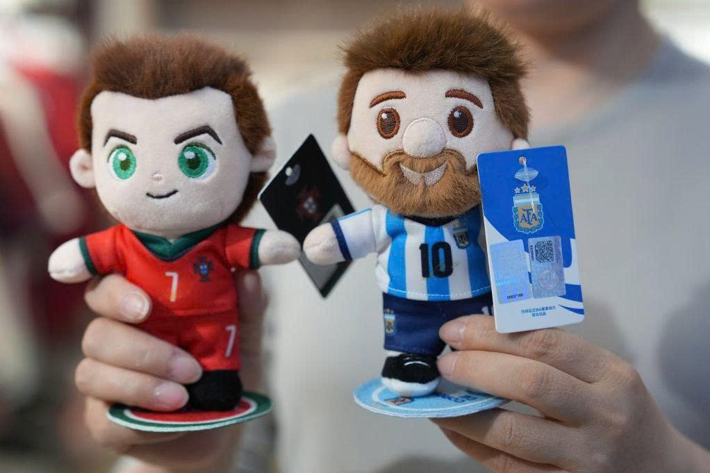 Thiết kế tạo lợi thế, hàng hóa World Cup của Nghĩa Ô (Trung Quốc) bùng nổ đơn hàng Thiết kế tạo lợi thế, hàng hóa World Cup của Nghĩa Ô (Trung Quốc) bùng nổ đơn hàng