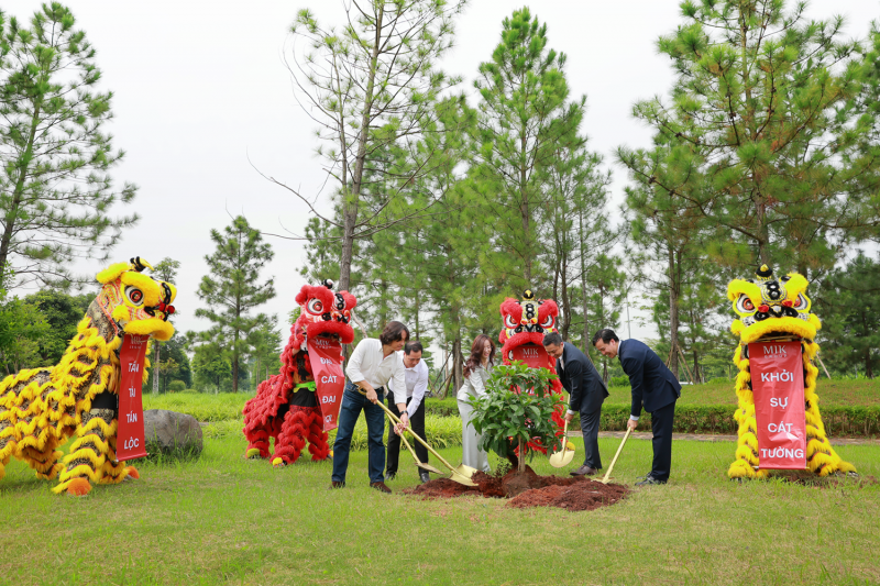 Nghi thức trồng cây đánh dấu bước khởi đầu cho hành trình kiến tạo khu đô thị Forestia Park Nghi thức trồng cây đánh dấu bước khởi đầu cho hành trình kiến tạo khu đô thị Forestia Park