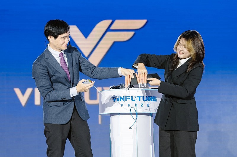 GS. Raymond Kai-yu Tong giới thiệu về công nghệ VinFuture và hành trình kết nối trí tuệ toàn cầu với những bài toán phát triển của Việt Nam