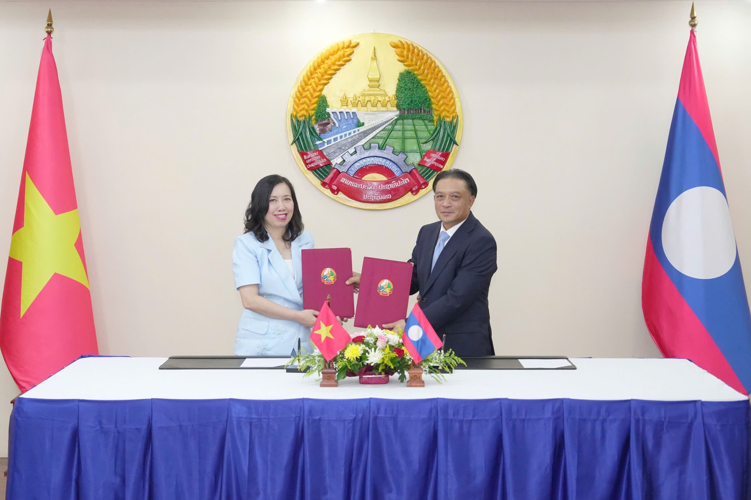 Việt - Lào: hợp tác, trao đổi kinh nghiệm trong công tác kiều dân Việt - Lào: hợp tác, trao đổi kinh nghiệm trong công tác kiều dân
