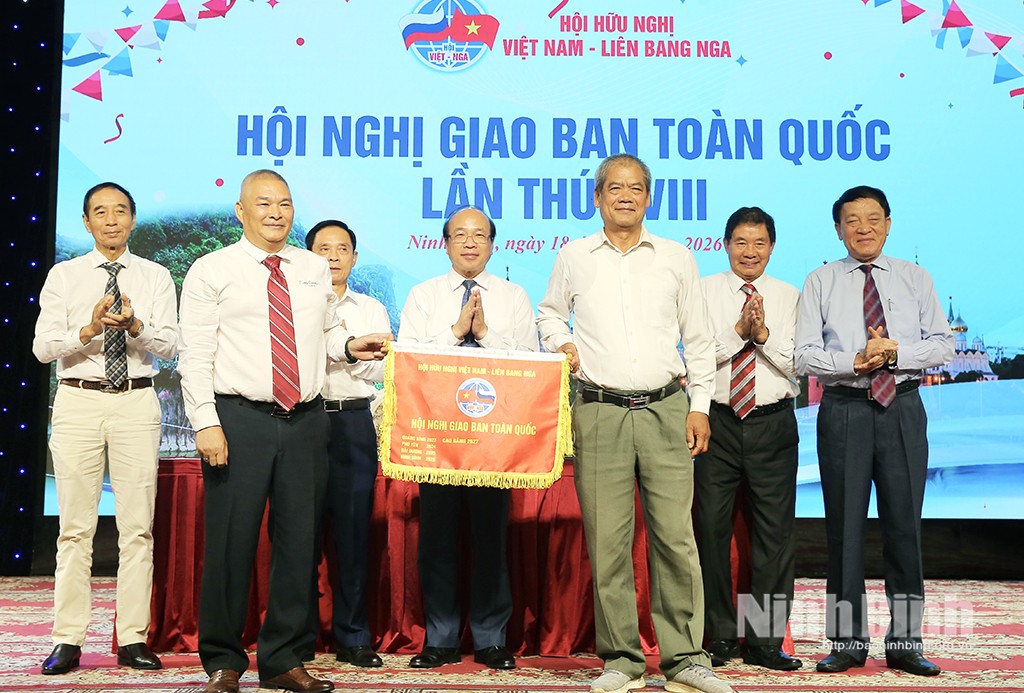 Hội Hữu nghị Việt Nam - Liên bang Nga chuyển giao quyền đăng cai tổ chức hội nghị giao ban toàn quốc lần thứ XIX, năm 2027 cho Hội Hữu nghị Việt-Nga tỉnh Cao Bằng. Hội Hữu nghị Việt Nam - Liên bang Nga chuyển giao quyền đăng cai tổ chức hội nghị giao ban toàn quốc lần thứ XIX, năm 2027 cho Hội Hữu nghị Việt-Nga tỉnh Cao Bằng.